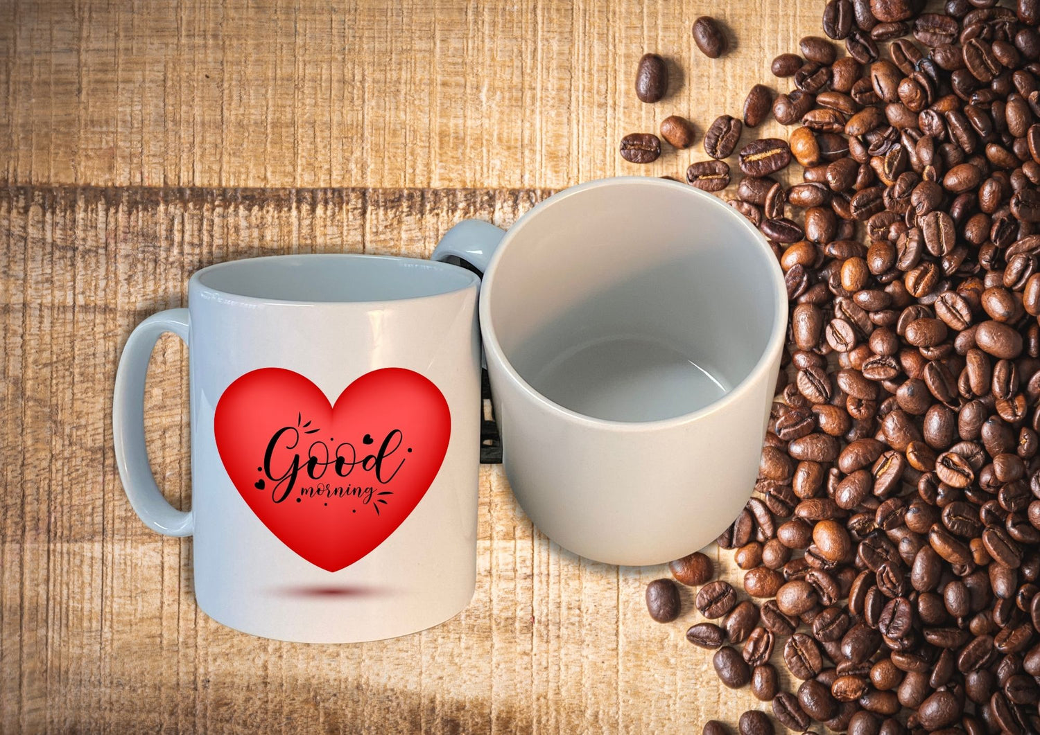 Bilde av en kopp med kaffebønner i bakgrunn - IN-Print
